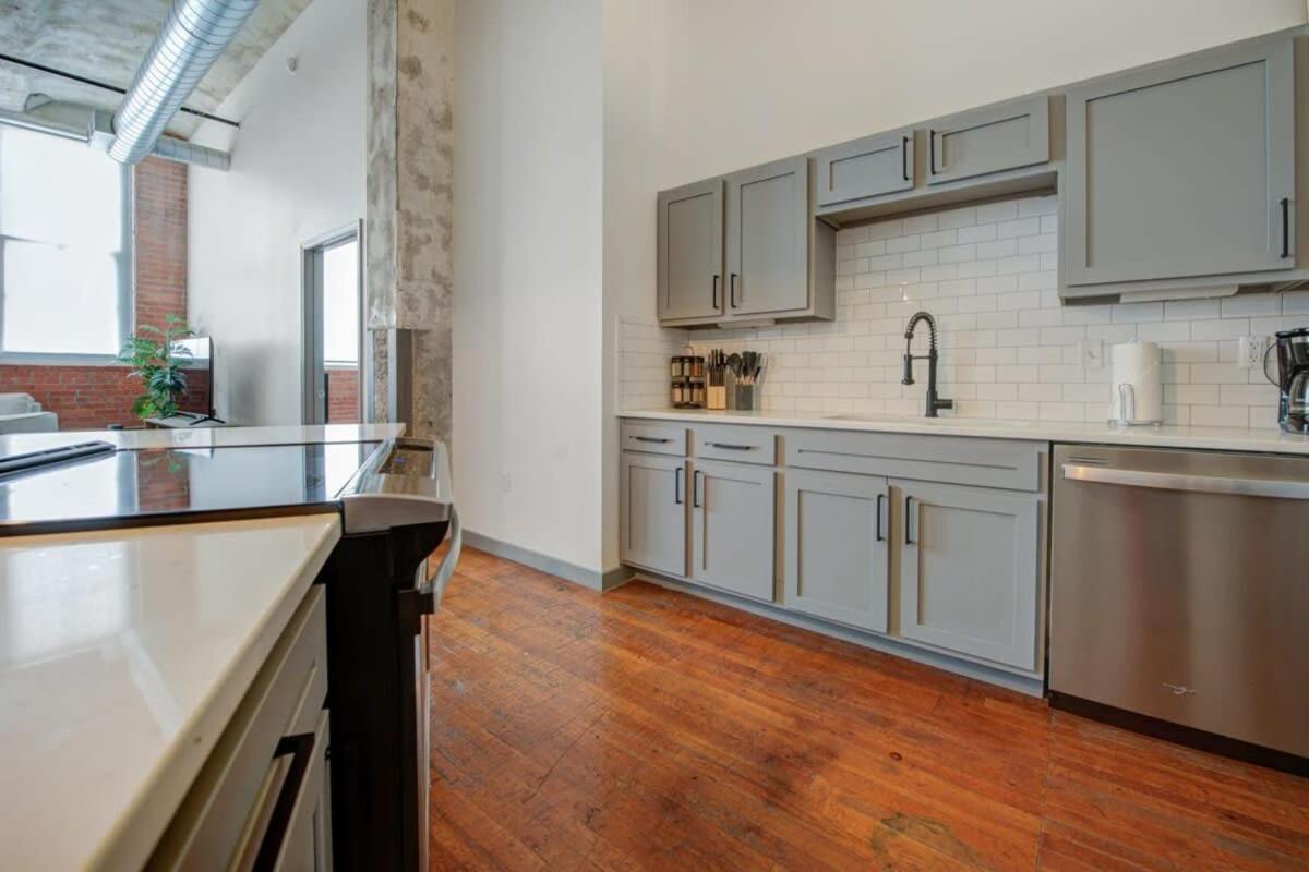 2Br 2Ba Spacious Historic Loft With Gym By Envitae Kansas City Exterior photo