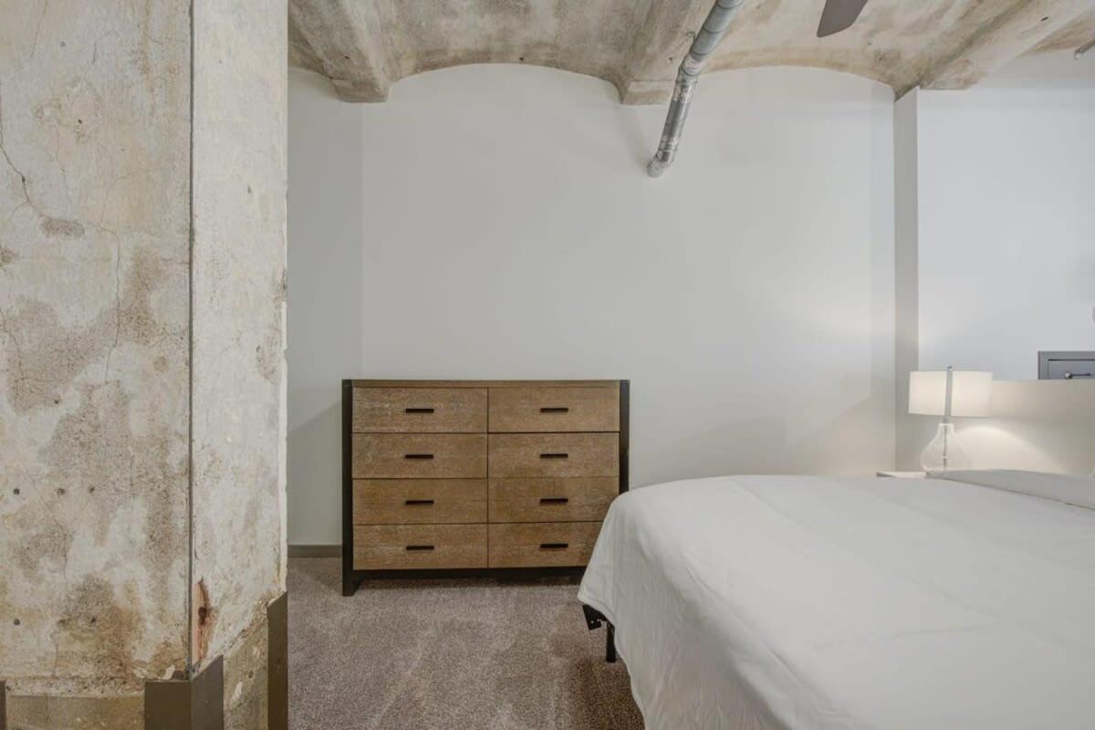 2Br 2Ba Spacious Historic Loft With Gym By Envitae Kansas City Exterior photo