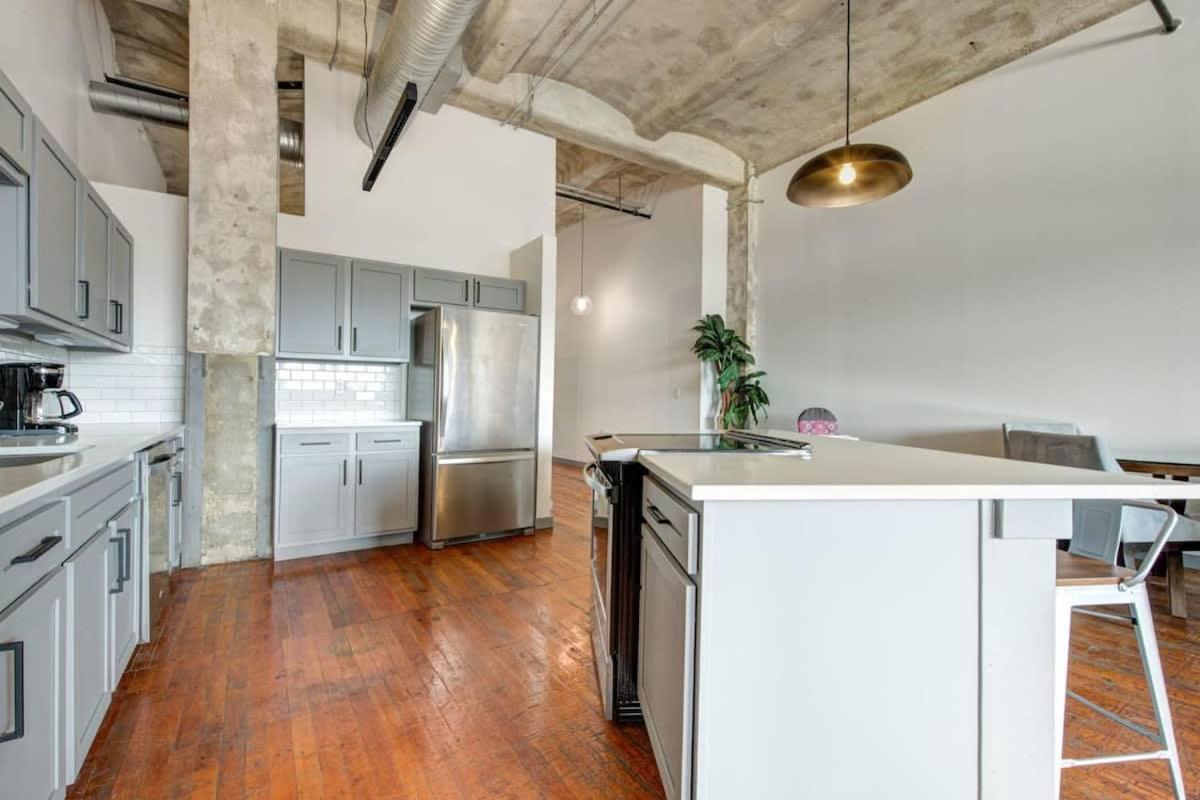 2Br 2Ba Spacious Historic Loft With Gym By Envitae Kansas City Exterior photo